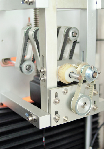 Kahe peaga korpuse ja korpuse tihendamise kokkutõmbuvate varrukatega märgistamise masin