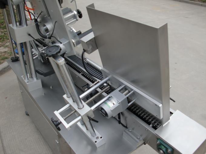 Kiire väikeste ümmarguste purkide kleepimismasin, silmamust pudeliga siltide kleebiste masin kosmeetikatoodete jaoks