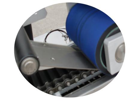 Paberitoru märgistamise masin 500 rulli paneb isekleepuva riidest kleebise sildi