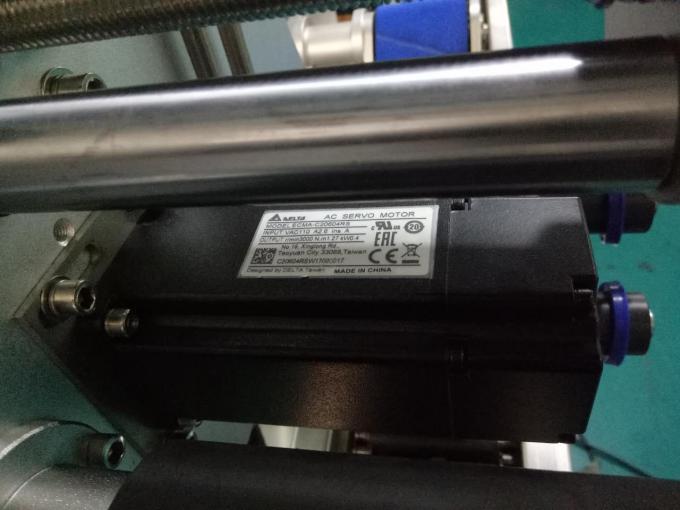 SUS304 kabineti kahepoolne neljakandiline pudelikleebise märgistamise masin isikliku hügieeni toodetega