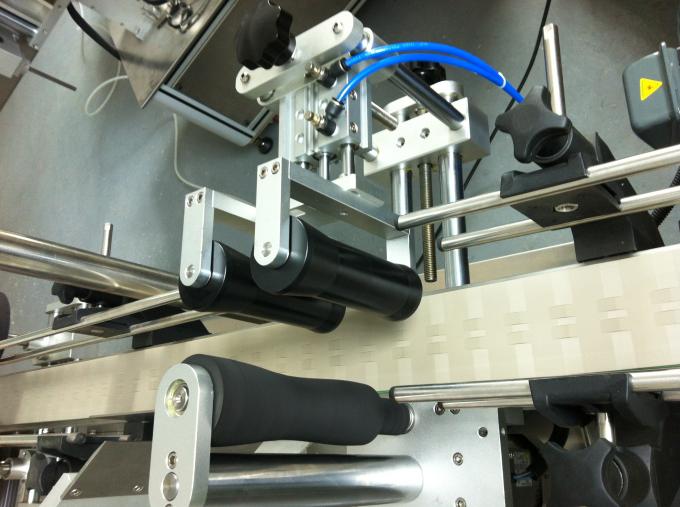 Klaaspudeli isekleepuva kleebise sildistamise masin, klaaspurgi sildistamise masin