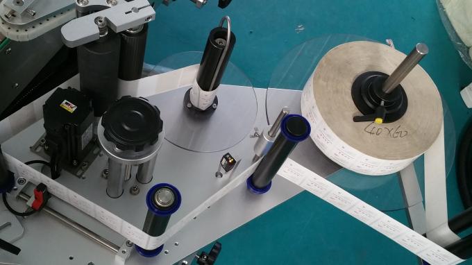 25 kg purgi ruudukujulise pudelikleebise aplikaator, stabiilse kiirusega söötmispudelitega märgistamismasin