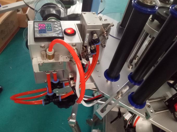 Kohandatud kolme või kahepoolse kleebise sildistamise masin kodeerimismasinaga