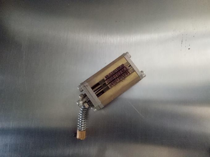 Kohandatud kolme või kahepoolse kleebise sildistamise masin kodeerimismasinaga