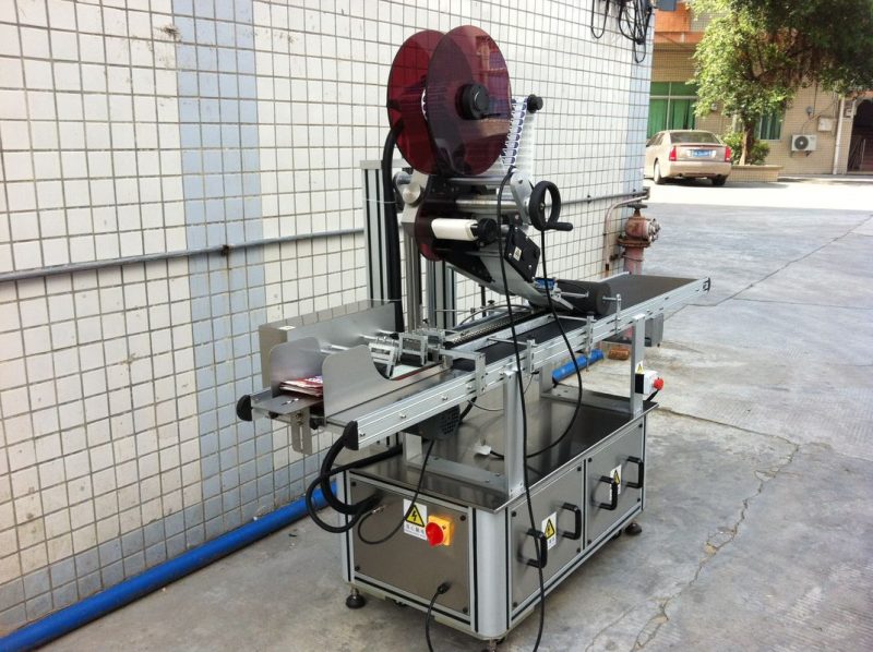 Hiina elektriajamiga ülemise sildistamise masina, isekleepuva kleebise märgistamise masina tarnija